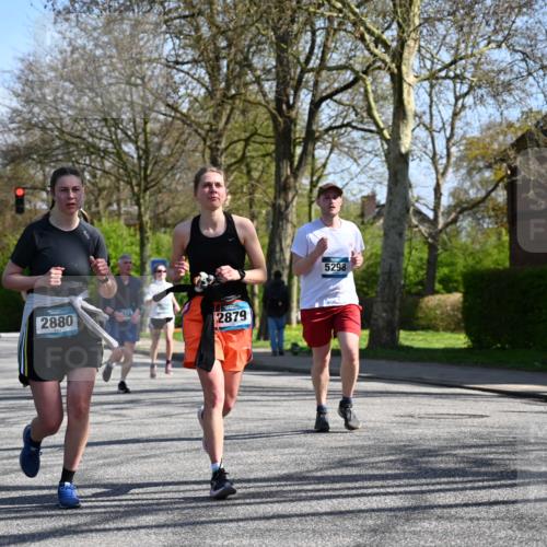 12.04.2026 - 45. Internationalen Wilhelmsburger Insellauf J. Mangold http://msf.ph/oto/9466359 12.04.2026 11:01:07 Ziel 5581, 3463, 2229, 3660, 2880, 5298, 3358, 3347, 4703, 2271 meine-sportfotos.de