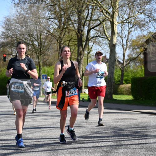12.04.2026 - 45. Internationalen Wilhelmsburger Insellauf J. Mangold http://msf.ph/oto/9466362 12.04.2026 11:01:07 Ziel 5581, 3463, 2229, 3660, 2880, 5298, 3358, 3347, 4703, 2271 meine-sportfotos.de