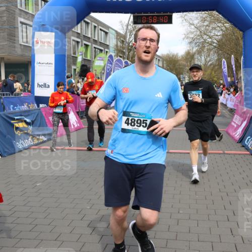 12.04.2026 - 45. Internationalen Wilhelmsburger Insellauf Strokosch-Dieckow http://msf.ph/oto/9466365 12.04.2026 13:11:39 Ziel 4216, 4895, 3932, 2114, 2519, 2113, 2076, 4106, 3247 meine-sportfotos.de