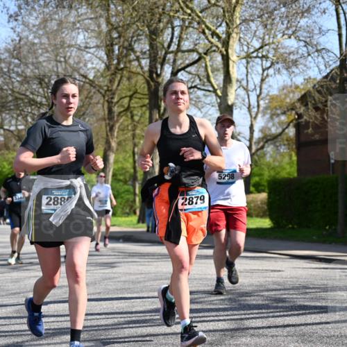 12.04.2026 - 45. Internationalen Wilhelmsburger Insellauf J. Mangold http://msf.ph/oto/9466372 12.04.2026 11:01:08 Ziel 5581, 3463, 2229, 3660, 2880, 5298, 3358, 3347, 4703, 2271, 3466 meine-sportfotos.de