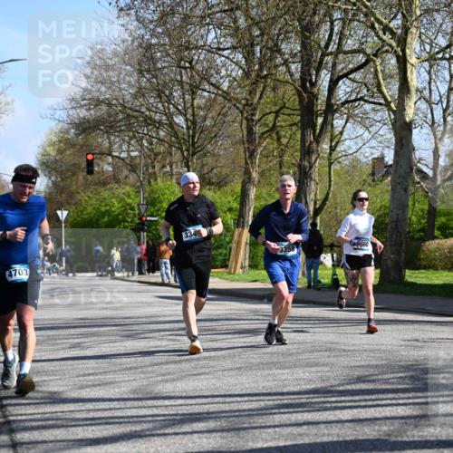 12.04.2026 - 45. Internationalen Wilhelmsburger Insellauf J. Mangold http://msf.ph/oto/9466377 12.04.2026 11:01:09 Ziel 5581, 3463, 2229, 3660, 2880, 5298, 3358, 3347, 4703, 2271, 3466 meine-sportfotos.de