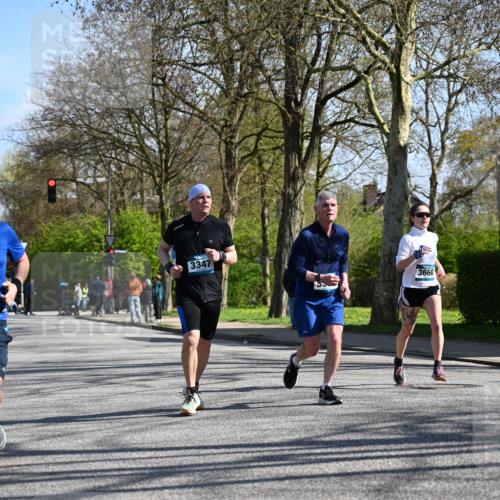 12.04.2026 - 45. Internationalen Wilhelmsburger Insellauf J. Mangold http://msf.ph/oto/9466388 12.04.2026 11:01:10 Ziel 5581, 3463, 2229, 3660, 2880, 5298, 3358, 3347, 4703, 2271, 3466, 4612 meine-sportfotos.de