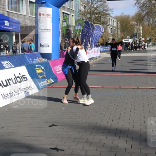 12.04.2026 - 45. Internationalen Wilhelmsburger Insellauf Strokosch-Dieckow http://msf.ph/oto/9466389 12.04.2026 11:00:06 Ziel 5699, 5698, 4101, 2529 meine-sportfotos.de