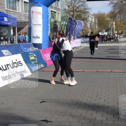12.04.2026 - 45. Internationalen Wilhelmsburger Insellauf Strokosch-Dieckow http://msf.ph/oto/9466393 12.04.2026 11:00:06 Ziel 5699, 5698, 4101, 2529 meine-sportfotos.de