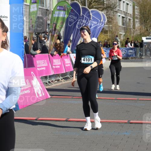 12.04.2026 - 45. Internationalen Wilhelmsburger Insellauf Strokosch-Dieckow http://msf.ph/oto/9466412 12.04.2026 11:00:09 Ziel 4101, 2529, 3194 meine-sportfotos.de