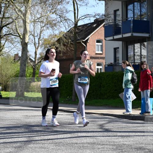 12.04.2026 - 45. Internationalen Wilhelmsburger Insellauf J. Mangold http://msf.ph/oto/9466413 12.04.2026 11:02:02 Ziel 4326, 2417, 5605, 4613, 3178, 4759, 4630, 4069, 4069, 2985, 3505, 3009, 2962, 2919, 2418, 2398, 2418, 2398, 4595, 4597, 4825, 2122, 3878 meine-sportfotos.de