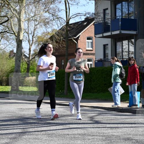 12.04.2026 - 45. Internationalen Wilhelmsburger Insellauf J. Mangold http://msf.ph/oto/9466414 12.04.2026 11:02:02 Ziel 4326, 2417, 5605, 4613, 3178, 4759, 4630, 4069, 4069, 2985, 3505, 3009, 2962, 2919, 2418, 2398, 2418, 2398, 4595, 4597, 4825, 2122, 3878 meine-sportfotos.de