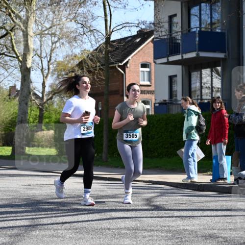 12.04.2026 - 45. Internationalen Wilhelmsburger Insellauf J. Mangold http://msf.ph/oto/9466415 12.04.2026 11:02:03 Ziel 4326, 2417, 5605, 4613, 3178, 4759, 4630, 4069, 2985, 3505, 3009, 2962, 2919, 2418, 2398, 4595, 4597, 4825, 2122, 3878 meine-sportfotos.de