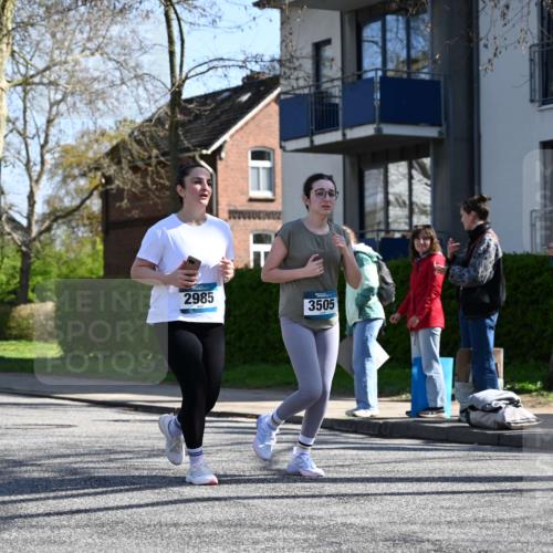 12.04.2026 - 45. Internationalen Wilhelmsburger Insellauf J. Mangold http://msf.ph/oto/9466424 12.04.2026 11:02:03 Ziel 4326, 2417, 5605, 4613, 3178, 4759, 4630, 4069, 2985, 3505, 3009, 2962, 2919, 2418, 2398, 4595, 4597, 4825, 2122, 3878 meine-sportfotos.de