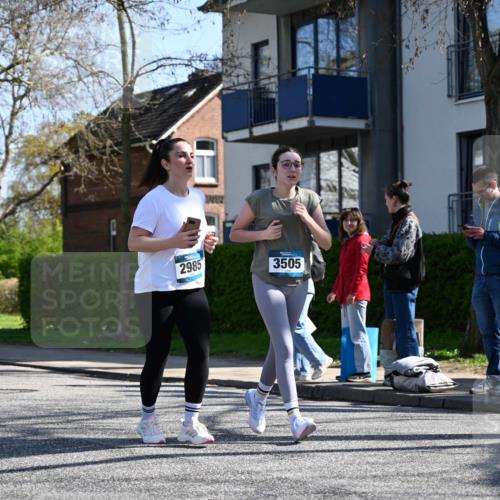 12.04.2026 - 45. Internationalen Wilhelmsburger Insellauf J. Mangold http://msf.ph/oto/9466428 12.04.2026 11:02:03 Ziel 4326, 2417, 5605, 4613, 3178, 4759, 4630, 4069, 2985, 3505, 3009, 2962, 2919, 2418, 2398, 4595, 4597, 4825, 2122, 3878 meine-sportfotos.de