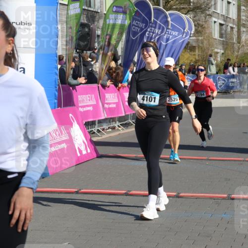 12.04.2026 - 45. Internationalen Wilhelmsburger Insellauf Strokosch-Dieckow http://msf.ph/oto/9466429 12.04.2026 11:00:09 Ziel 4101, 2529, 3194 meine-sportfotos.de