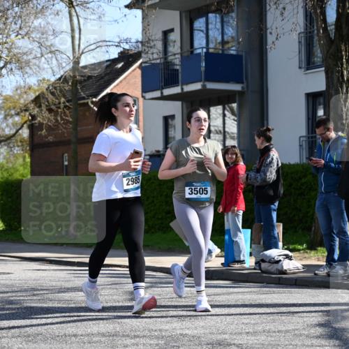 12.04.2026 - 45. Internationalen Wilhelmsburger Insellauf J. Mangold http://msf.ph/oto/9466431 12.04.2026 11:02:03 Ziel 4326, 2417, 5605, 4613, 3178, 4759, 4630, 4069, 2985, 3505, 3009, 2962, 2919, 2418, 2398, 4595, 4597, 4825, 2122, 3878 meine-sportfotos.de