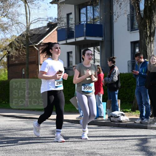 12.04.2026 - 45. Internationalen Wilhelmsburger Insellauf J. Mangold http://msf.ph/oto/9466432 12.04.2026 11:02:03 Ziel 4326, 2417, 5605, 4613, 3178, 4759, 4630, 4069, 2985, 3505, 3009, 2962, 2919, 2418, 2398, 4595, 4597, 4825, 2122, 3878 meine-sportfotos.de