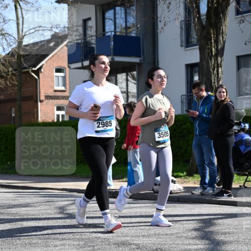 12.04.2026 - 45. Internationalen Wilhelmsburger Insellauf J. Mangold http://msf.ph/oto/9466440 12.04.2026 11:02:04 Ziel 2417, 5605, 4613, 3178, 4759, 4630, 4069, 2985, 3505, 3009, 2962, 2919, 2418, 2398, 4595, 4597, 4825, 2122, 3878 meine-sportfotos.de