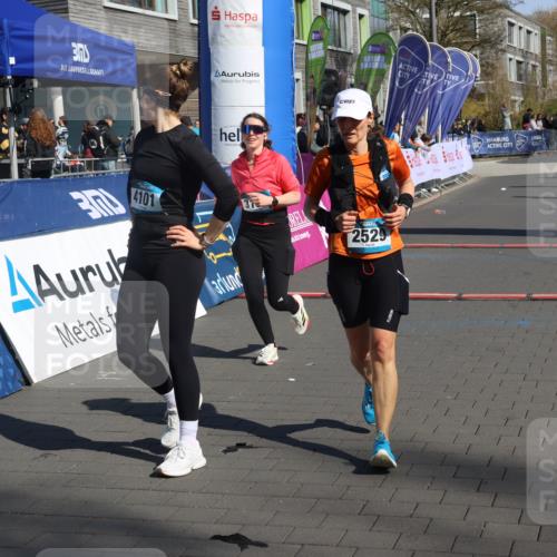 12.04.2026 - 45. Internationalen Wilhelmsburger Insellauf Strokosch-Dieckow http://msf.ph/oto/9466452 12.04.2026 11:00:13 Ziel 2529, 3194, 3367 meine-sportfotos.de