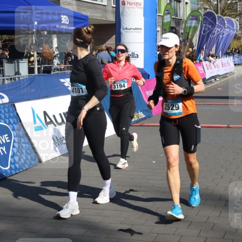 12.04.2026 - 45. Internationalen Wilhelmsburger Insellauf Strokosch-Dieckow http://msf.ph/oto/9466471 12.04.2026 11:00:13 Ziel 2529, 3194, 3367 meine-sportfotos.de