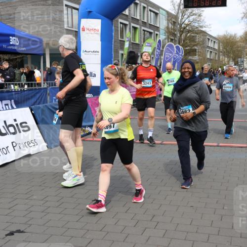 12.04.2026 - 45. Internationalen Wilhelmsburger Insellauf Strokosch-Dieckow http://msf.ph/oto/9466488 12.04.2026 13:11:23 Ziel 2897, 3462, 5160, 5768, 3243, 4916, 5161, 3211, 5584, 4770, 5246 meine-sportfotos.de