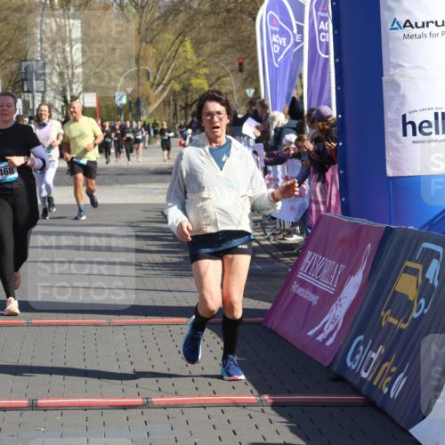 12.04.2026 - 45. Internationalen Wilhelmsburger Insellauf Strokosch-Dieckow http://msf.ph/oto/9466495 12.04.2026 11:00:17 Ziel 3367, 3468, 2665 meine-sportfotos.de
