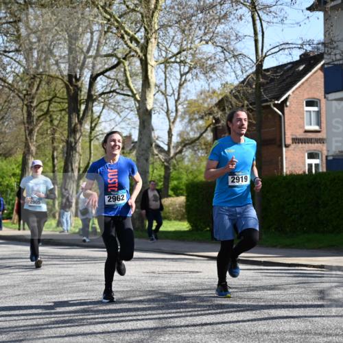 12.04.2026 - 45. Internationalen Wilhelmsburger Insellauf J. Mangold http://msf.ph/oto/9466519 12.04.2026 11:02:19 Ziel 4759, 4630, 4069, 2985, 3505, 3009, 2962, 2919, 2418, 2398, 4595, 4597, 4825, 4825, 2122, 3878, 2016, 3052, 4513, 2168, 3910 meine-sportfotos.de