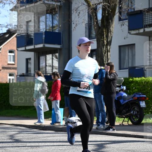 12.04.2026 - 45. Internationalen Wilhelmsburger Insellauf J. Mangold http://msf.ph/oto/9466539 12.04.2026 11:02:22 Ziel 4759, 4630, 4069, 2985, 3505, 3009, 2962, 2919, 2418, 2398, 4595, 4597, 4825, 2122, 3878, 2016, 3052, 3052, 4513, 2168, 3910, 3700, 3716, 3223, 4246 meine-sportfotos.de