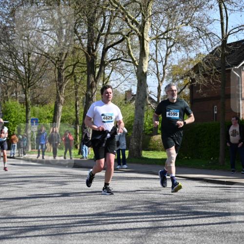 12.04.2026 - 45. Internationalen Wilhelmsburger Insellauf J. Mangold http://msf.ph/oto/9466558 12.04.2026 11:02:27 Ziel 4069, 2985, 3505, 3009, 2962, 2919, 2418, 2398, 4595, 4597, 4825, 2122, 3878, 2016, 3052, 4513, 2168, 2168, 3910, 3700, 3716, 3223, 4246, 4382, 5816 meine-sportfotos.de