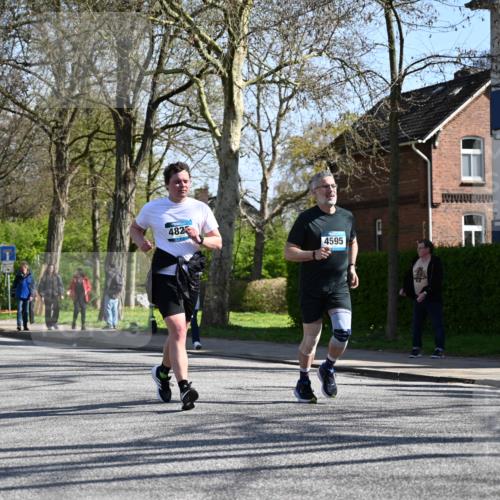 12.04.2026 - 45. Internationalen Wilhelmsburger Insellauf J. Mangold http://msf.ph/oto/9466563 12.04.2026 11:02:27 Ziel 4069, 2985, 3505, 3009, 2962, 2919, 2418, 2398, 4595, 4597, 4825, 2122, 3878, 2016, 3052, 4513, 2168, 2168, 3910, 3700, 3716, 3223, 4246, 4382, 5816 meine-sportfotos.de