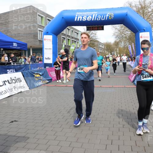 12.04.2026 - 45. Internationalen Wilhelmsburger Insellauf Strokosch-Dieckow http://msf.ph/oto/9466564 12.04.2026 13:11:14 Ziel 5004, 4969, 5762, 4769, 4798, 4134, 4799, 5681 meine-sportfotos.de