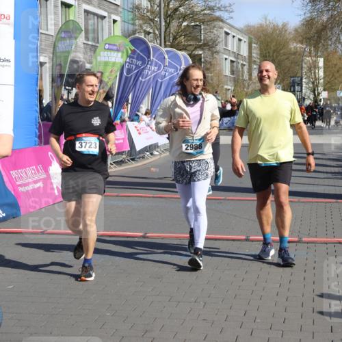 12.04.2026 - 45. Internationalen Wilhelmsburger Insellauf Strokosch-Dieckow http://msf.ph/oto/9466566 12.04.2026 11:00:25 Ziel 2665, 2988, 4289, 3723, 3797, 3727 meine-sportfotos.de