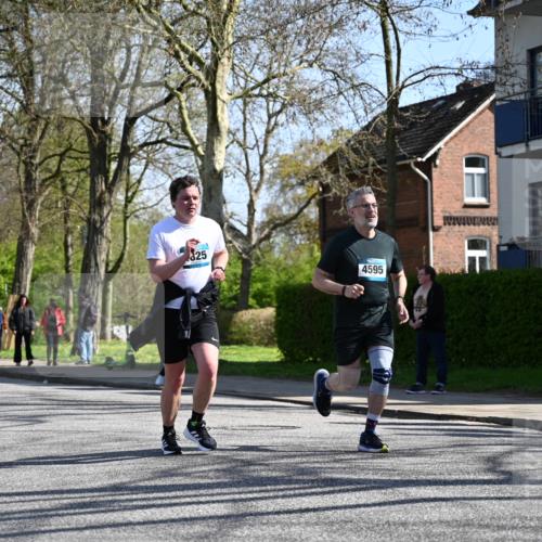 12.04.2026 - 45. Internationalen Wilhelmsburger Insellauf J. Mangold http://msf.ph/oto/9466568 12.04.2026 11:02:27 Ziel 4069, 2985, 3505, 3009, 2962, 2919, 2418, 2398, 4595, 4597, 4825, 2122, 3878, 2016, 3052, 4513, 2168, 2168, 3910, 3700, 3716, 3223, 4246, 4382, 5816 meine-sportfotos.de