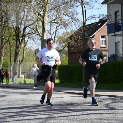 12.04.2026 - 45. Internationalen Wilhelmsburger Insellauf J. Mangold http://msf.ph/oto/9466574 12.04.2026 11:02:28 Ziel 2985, 3505, 3009, 2962, 2919, 2418, 2398, 4595, 4597, 4825, 2122, 3878, 2016, 3052, 4513, 2168, 3910, 3700, 3716, 3223, 4246, 4382, 5816 meine-sportfotos.de