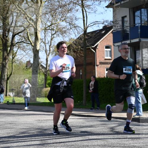 12.04.2026 - 45. Internationalen Wilhelmsburger Insellauf J. Mangold http://msf.ph/oto/9466583 12.04.2026 11:02:28 Ziel 2985, 3505, 3009, 2962, 2919, 2418, 2398, 4595, 4597, 4825, 2122, 3878, 2016, 3052, 4513, 2168, 3910, 3700, 3716, 3223, 4246, 4382, 5816 meine-sportfotos.de