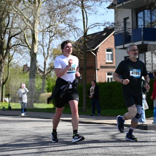 12.04.2026 - 45. Internationalen Wilhelmsburger Insellauf J. Mangold http://msf.ph/oto/9466584 12.04.2026 11:02:28 Ziel 2985, 3505, 3009, 2962, 2919, 2418, 2398, 4595, 4597, 4825, 2122, 3878, 2016, 3052, 4513, 2168, 3910, 3700, 3716, 3223, 4246, 4382, 5816 meine-sportfotos.de