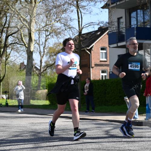 12.04.2026 - 45. Internationalen Wilhelmsburger Insellauf J. Mangold http://msf.ph/oto/9466586 12.04.2026 11:02:28 Ziel 2985, 3505, 3009, 2962, 2919, 2418, 2398, 4595, 4597, 4825, 2122, 3878, 2016, 3052, 4513, 2168, 3910, 3700, 3716, 3223, 4246, 4382, 5816 meine-sportfotos.de