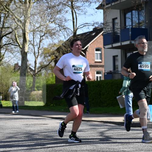 12.04.2026 - 45. Internationalen Wilhelmsburger Insellauf J. Mangold http://msf.ph/oto/9466589 12.04.2026 11:02:28 Ziel 2985, 3505, 3009, 2962, 2919, 2418, 2398, 4595, 4597, 4825, 2122, 3878, 2016, 3052, 4513, 2168, 3910, 3700, 3716, 3223, 4246, 4382, 5816 meine-sportfotos.de