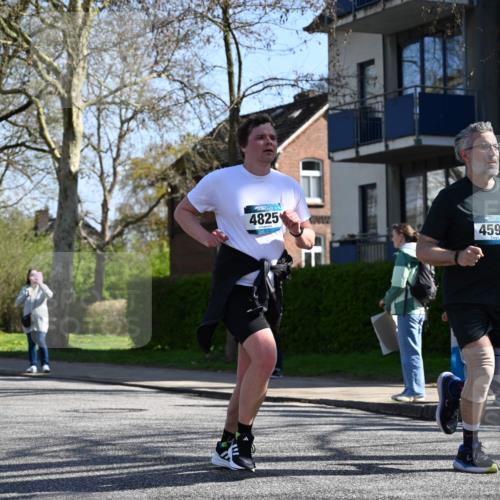 12.04.2026 - 45. Internationalen Wilhelmsburger Insellauf J. Mangold http://msf.ph/oto/9466590 12.04.2026 11:02:29 Ziel 2985, 3505, 3009, 2962, 2919, 2418, 2398, 4595, 4597, 4825, 2122, 3878, 2016, 2016, 3052, 4513, 2168, 3910, 3700, 3716, 3223, 4246, 4382, 5816 meine-sportfotos.de