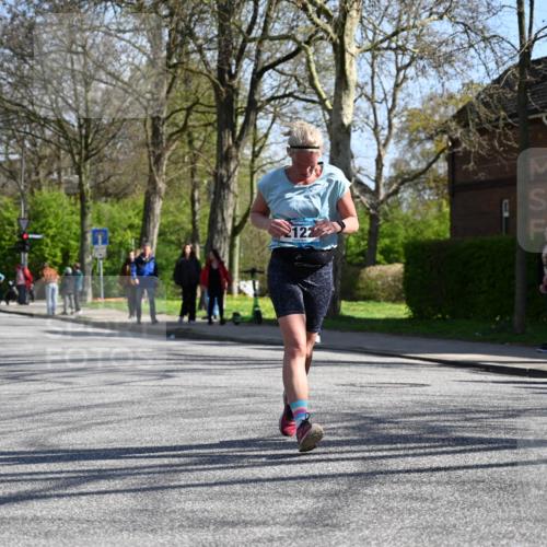 12.04.2026 - 45. Internationalen Wilhelmsburger Insellauf J. Mangold http://msf.ph/oto/9466593 12.04.2026 11:02:32 Ziel 2962, 2919, 2418, 2398, 4595, 4597, 4825, 2122, 3878, 2016, 3052, 4513, 2168, 3910, 3700, 3716, 3223, 4246, 4382, 5816, 3384 meine-sportfotos.de