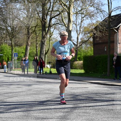 12.04.2026 - 45. Internationalen Wilhelmsburger Insellauf J. Mangold http://msf.ph/oto/9466594 12.04.2026 11:02:32 Ziel 2962, 2919, 2418, 2398, 4595, 4597, 4825, 2122, 3878, 2016, 3052, 4513, 2168, 3910, 3700, 3716, 3223, 4246, 4382, 5816, 3384 meine-sportfotos.de