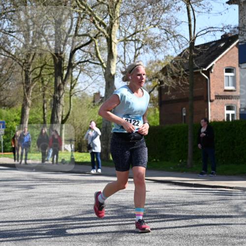 12.04.2026 - 45. Internationalen Wilhelmsburger Insellauf J. Mangold http://msf.ph/oto/9466600 12.04.2026 11:02:33 Ziel 2418, 2398, 4595, 4597, 4825, 2122, 3878, 2016, 3052, 4513, 2168, 3910, 3700, 3700, 3716, 3223, 4246, 4382, 5816, 3384 meine-sportfotos.de