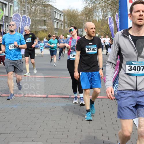 12.04.2026 - 45. Internationalen Wilhelmsburger Insellauf Strokosch-Dieckow http://msf.ph/oto/9466605 12.04.2026 13:11:10 Ziel 3948, 3949, 4540, 2315, 5494, 4909, 5004, 4969, 5762 meine-sportfotos.de