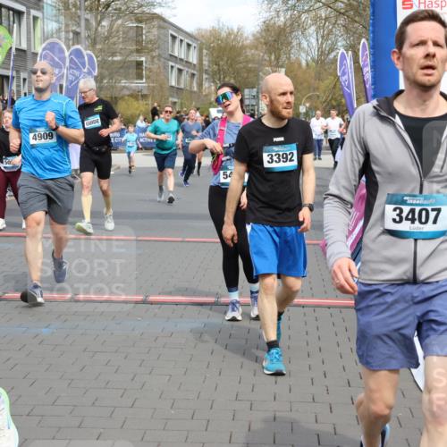 12.04.2026 - 45. Internationalen Wilhelmsburger Insellauf Strokosch-Dieckow http://msf.ph/oto/9466610 12.04.2026 13:11:10 Ziel 3948, 3949, 4540, 2315, 5494, 4909, 5004, 4969, 5762 meine-sportfotos.de