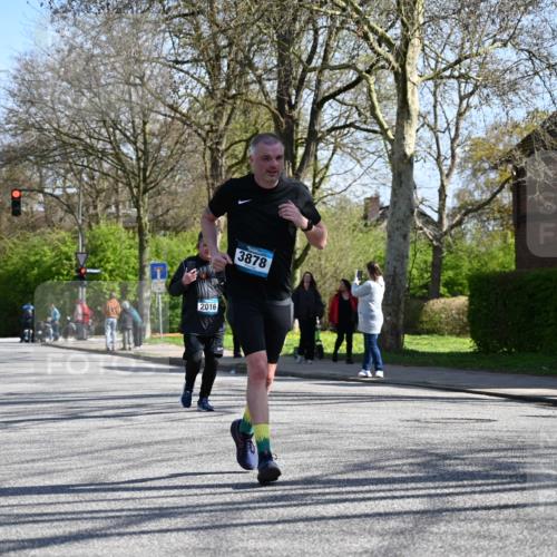 12.04.2026 - 45. Internationalen Wilhelmsburger Insellauf J. Mangold http://msf.ph/oto/9466614 12.04.2026 11:02:37 Ziel 2418, 2398, 4595, 4597, 4825, 2122, 3878, 2016, 3052, 4513, 2168, 3910, 3700, 3716, 3223, 4246, 4382, 5816, 4382, 5816, 3384, 2950 meine-sportfotos.de