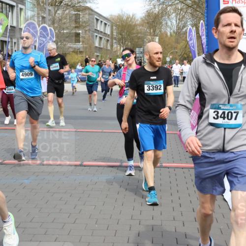 12.04.2026 - 45. Internationalen Wilhelmsburger Insellauf Strokosch-Dieckow http://msf.ph/oto/9466615 12.04.2026 13:11:10 Ziel 3948, 3949, 4540, 2315, 5494, 4909, 5004, 4969, 5762 meine-sportfotos.de