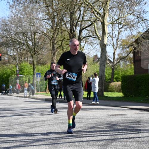 12.04.2026 - 45. Internationalen Wilhelmsburger Insellauf J. Mangold http://msf.ph/oto/9466617 12.04.2026 11:02:37 Ziel 2418, 2398, 4595, 4597, 4825, 2122, 3878, 2016, 3052, 4513, 2168, 3910, 3700, 3716, 3223, 4246, 4382, 5816, 4382, 5816, 3384, 2950 meine-sportfotos.de