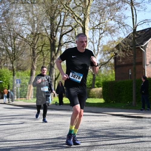12.04.2026 - 45. Internationalen Wilhelmsburger Insellauf J. Mangold http://msf.ph/oto/9466629 12.04.2026 11:02:37 Ziel 2418, 2398, 4595, 4597, 4825, 2122, 3878, 2016, 3052, 4513, 2168, 3910, 3700, 3716, 3223, 4246, 4382, 5816, 4382, 5816, 3384, 2950 meine-sportfotos.de