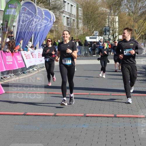 12.04.2026 - 45. Internationalen Wilhelmsburger Insellauf Strokosch-Dieckow http://msf.ph/oto/9466639 12.04.2026 11:00:40 Ziel 2977, 4107, 4152 meine-sportfotos.de