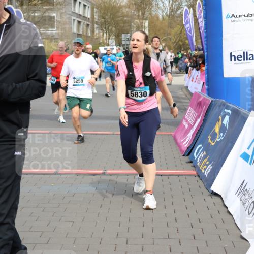 12.04.2026 - 45. Internationalen Wilhelmsburger Insellauf Strokosch-Dieckow http://msf.ph/oto/9466648 12.04.2026 13:11:04 Ziel 3285, 3288, 5444, 5443, 5830, 5259, 3407, 3948, 3949, 4540, 2315, 5494 meine-sportfotos.de