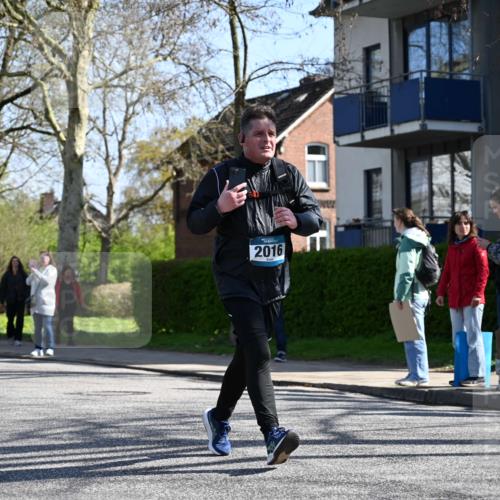 12.04.2026 - 45. Internationalen Wilhelmsburger Insellauf J. Mangold http://msf.ph/oto/9466654 12.04.2026 11:02:39 Ziel 2418, 2398, 4595, 4597, 4825, 2122, 3878, 2016, 3052, 4513, 2168, 2168, 3910, 3700, 3716, 3223, 4246, 4382, 5816, 3384, 2950 meine-sportfotos.de