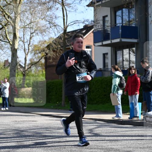 12.04.2026 - 45. Internationalen Wilhelmsburger Insellauf J. Mangold http://msf.ph/oto/9466657 12.04.2026 11:02:39 Ziel 2418, 2398, 4595, 4597, 4825, 2122, 3878, 2016, 3052, 4513, 2168, 2168, 3910, 3700, 3716, 3223, 4246, 4382, 5816, 3384, 2950 meine-sportfotos.de