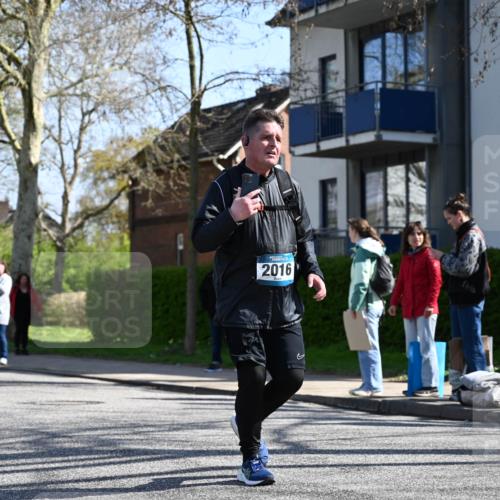 12.04.2026 - 45. Internationalen Wilhelmsburger Insellauf J. Mangold http://msf.ph/oto/9466658 12.04.2026 11:02:39 Ziel 2418, 2398, 4595, 4597, 4825, 2122, 3878, 2016, 3052, 4513, 2168, 2168, 3910, 3700, 3716, 3223, 4246, 4382, 5816, 3384, 2950 meine-sportfotos.de