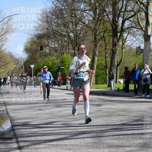 12.04.2026 - 45. Internationalen Wilhelmsburger Insellauf J. Mangold http://msf.ph/oto/9466660 12.04.2026 11:02:44 Ziel 4825, 2122, 3878, 2016, 3052, 4513, 2168, 3910, 3700, 3716, 3223, 4246, 4382, 5816, 3384, 2950, 5460, 4141, 2422 meine-sportfotos.de